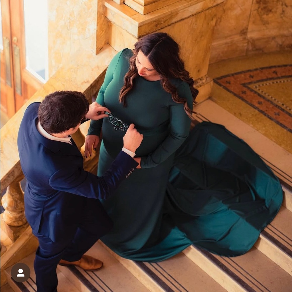Maternity Elegant Emerald Green Long Sleeve Dress with train